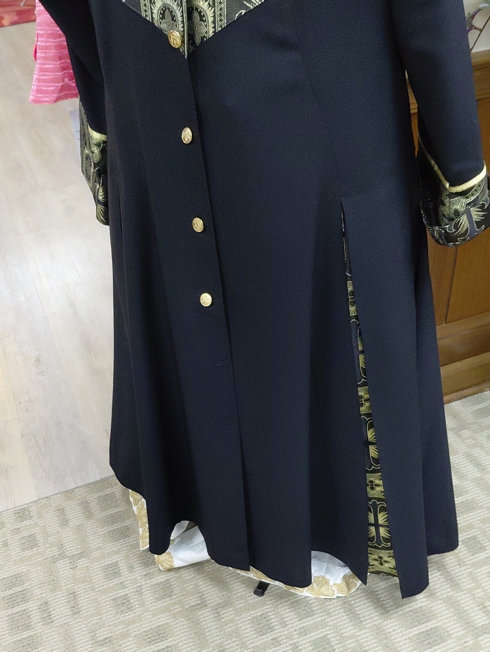 Woman's  Designer Robe - Picture 3 of 7